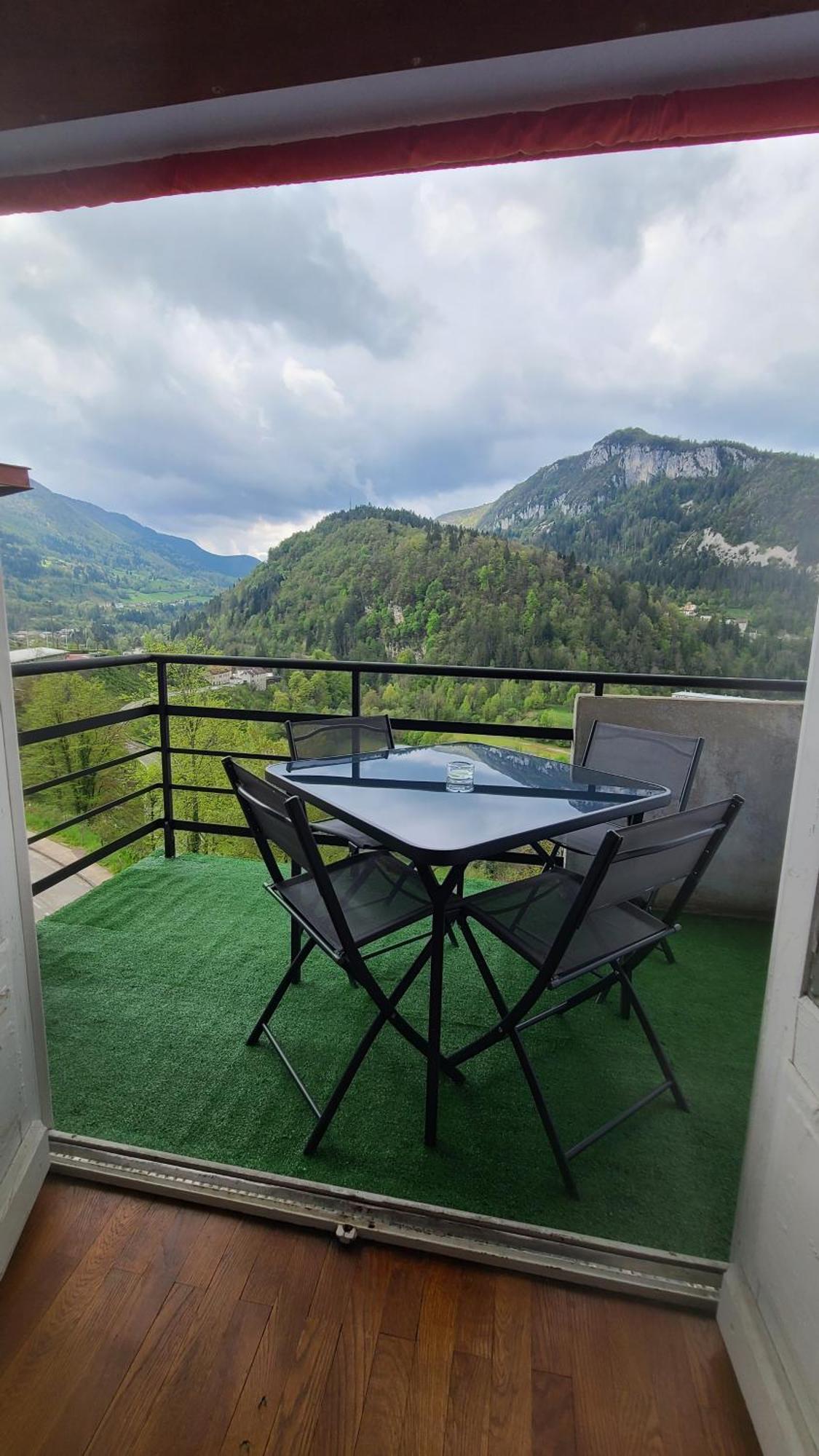 Appartement Lumineux Avec Vue Sur Les Montagnes. Saint-Claude Kültér fotó